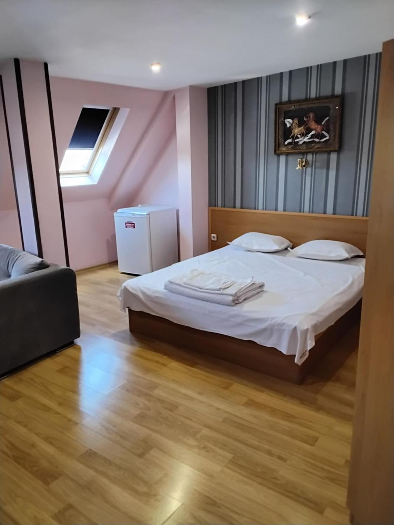 Hotel Mehdjarel Szumen Zewnętrze zdjęcie